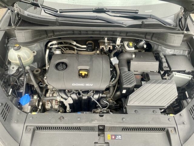 Сірий Хендай Туксон, об'ємом двигуна 2 л та пробігом 123 тис. км за 16000 $, фото 12 на Automoto.ua