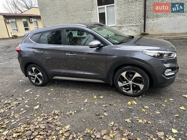 Серый Хендай Туксон, объемом двигателя 2 л и пробегом 140 тыс. км за 18200 $, фото 3 на Automoto.ua