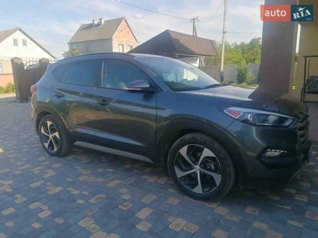 Серый Хендай Туксон, объемом двигателя 1.59 л и пробегом 80 тыс. км за 19000 $, фото 2 на Automoto.ua