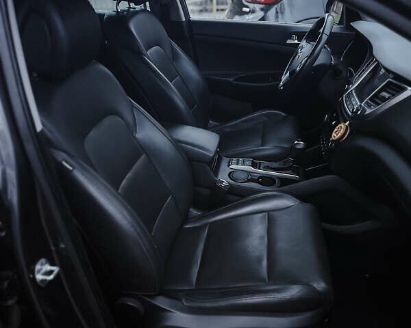 Сірий Хендай Туксон, об'ємом двигуна 1.6 л та пробігом 133 тис. км за 19000 $, фото 6 на Automoto.ua