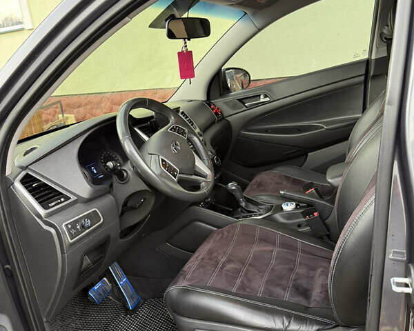 Сірий Хендай Туксон, об'ємом двигуна 2 л та пробігом 170 тис. км за 16900 $, фото 8 на Automoto.ua