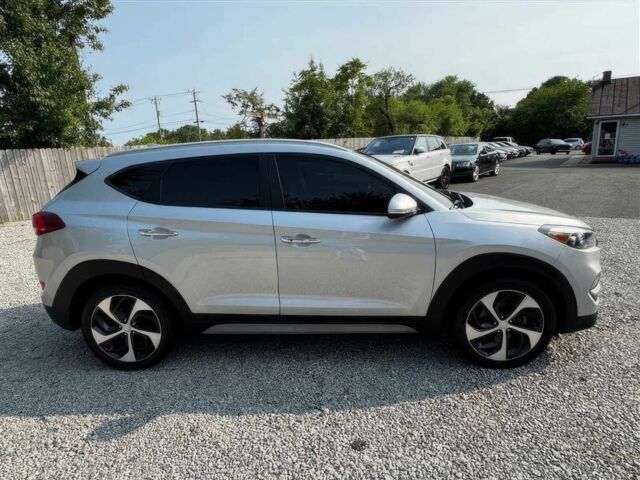 Сірий Хендай Туксон, об'ємом двигуна 1.6 л та пробігом 56 тис. км за 6800 $, фото 3 на Automoto.ua