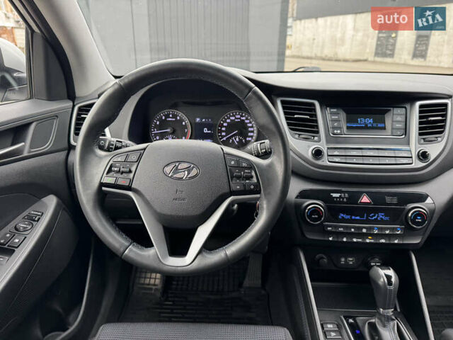 Серый Хендай Туксон, объемом двигателя 2 л и пробегом 122 тыс. км за 17500 $, фото 23 на Automoto.ua