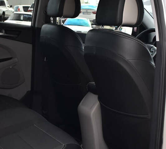 Сірий Хендай Туксон, об'ємом двигуна 2 л та пробігом 117 тис. км за 16900 $, фото 10 на Automoto.ua