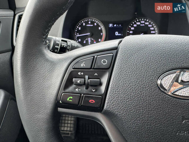 Серый Хендай Туксон, объемом двигателя 2 л и пробегом 122 тыс. км за 17500 $, фото 26 на Automoto.ua