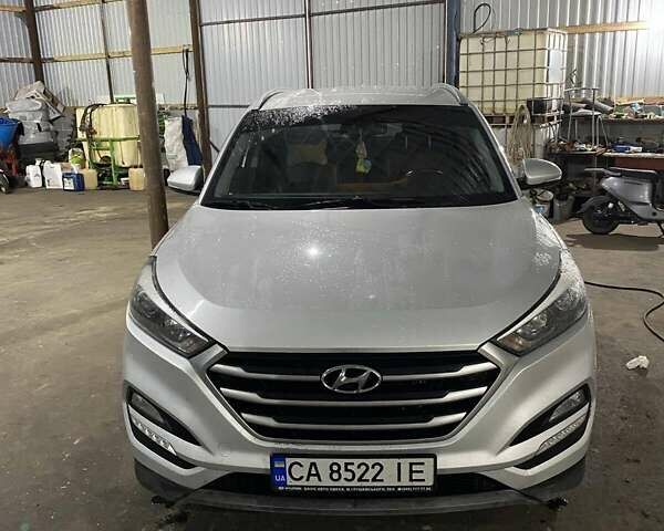 Серый Хендай Туксон, объемом двигателя 2 л и пробегом 213 тыс. км за 19200 $, фото 7 на Automoto.ua