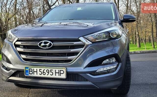 Серый Хендай Туксон, объемом двигателя 2 л и пробегом 19 тыс. км за 25000 $, фото 3 на Automoto.ua