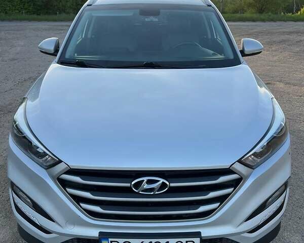 Серый Хендай Туксон, объемом двигателя 2 л и пробегом 176 тыс. км за 19500 $, фото 4 на Automoto.ua