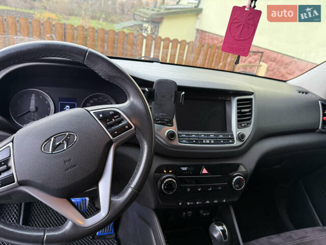Сірий Хендай Туксон, об'ємом двигуна 2 л та пробігом 170 тис. км за 16900 $, фото 6 на Automoto.ua
