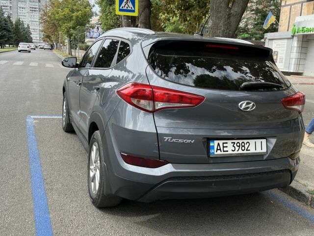 Серый Хендай Туксон, объемом двигателя 2 л и пробегом 3 тыс. км за 16500 $, фото 3 на Automoto.ua