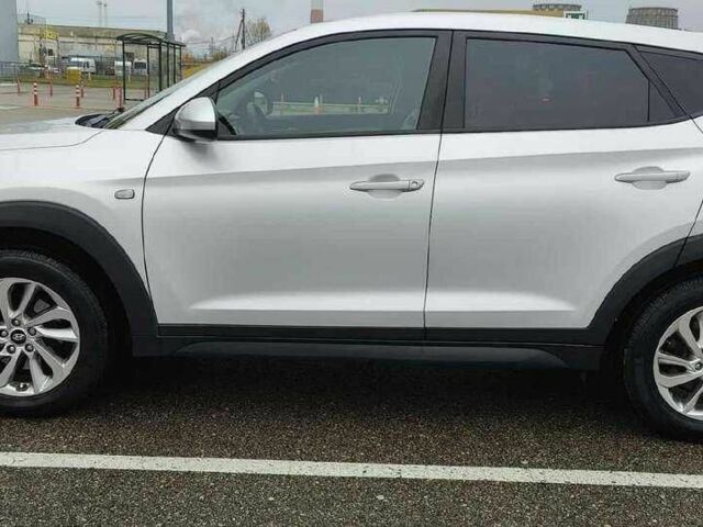 Серый Хендай Туксон, объемом двигателя 0 л и пробегом 75 тыс. км за 9400 $, фото 6 на Automoto.ua