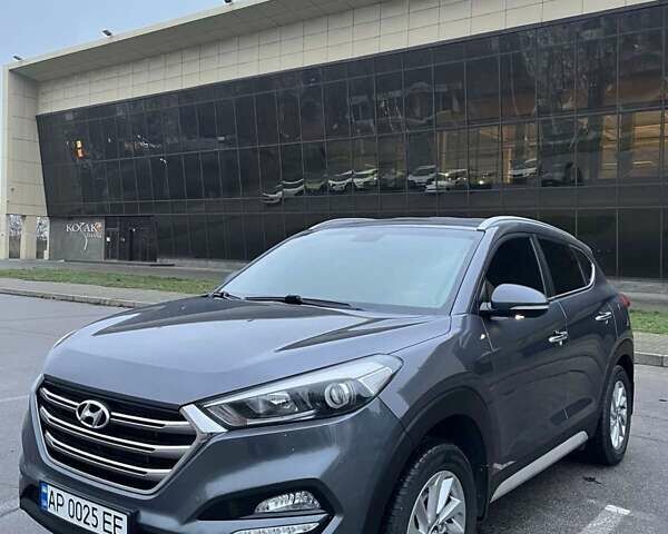 Серый Хендай Туксон, объемом двигателя 2 л и пробегом 46 тыс. км за 24500 $, фото 1 на Automoto.ua