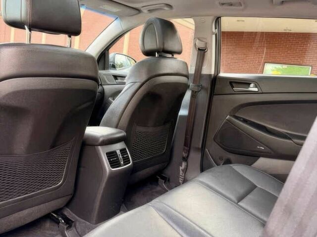 Сірий Хендай Туксон, об'ємом двигуна 1.6 л та пробігом 60 тис. км за 8000 $, фото 9 на Automoto.ua