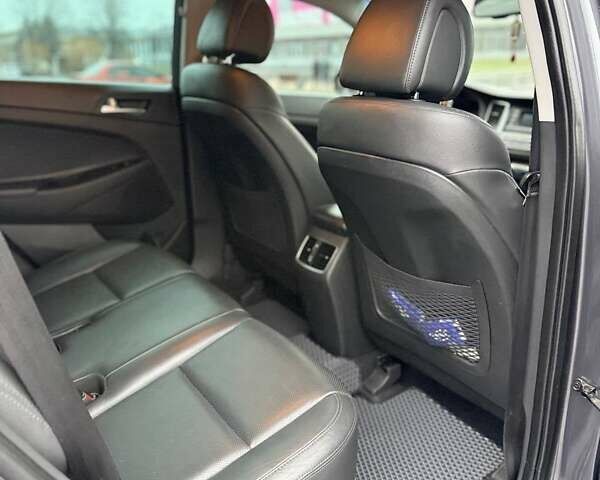 Серый Хендай Туксон, объемом двигателя 2 л и пробегом 46 тыс. км за 24500 $, фото 23 на Automoto.ua