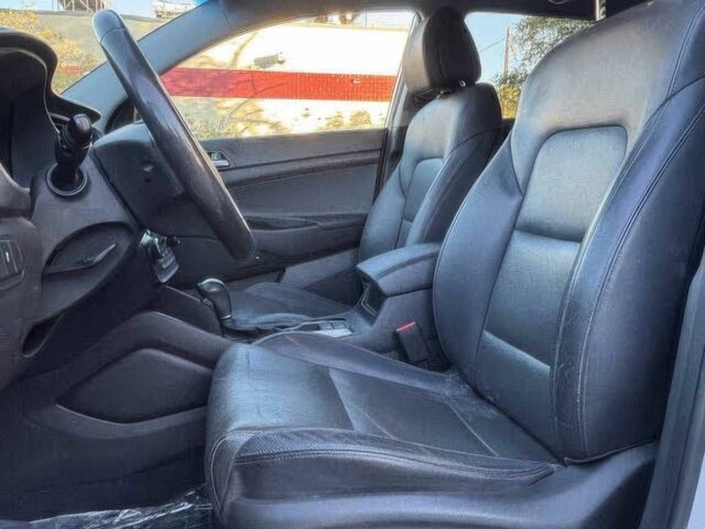 Сірий Хендай Туксон, об'ємом двигуна 2 л та пробігом 70 тис. км за 3900 $, фото 11 на Automoto.ua