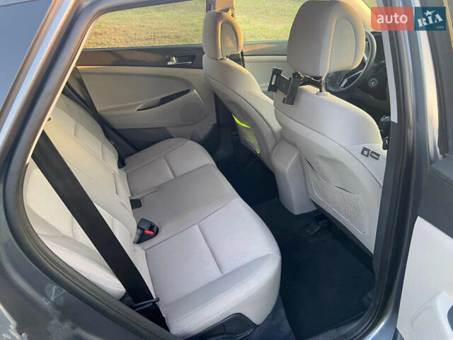 Хендай Туксон 2017 в Киеве на Automoto.ua Серый Хендай Туксон, объемом двигателя 2 л и пробегом 98 тыс. км за 12999 $, фото 8 на Automoto.ua