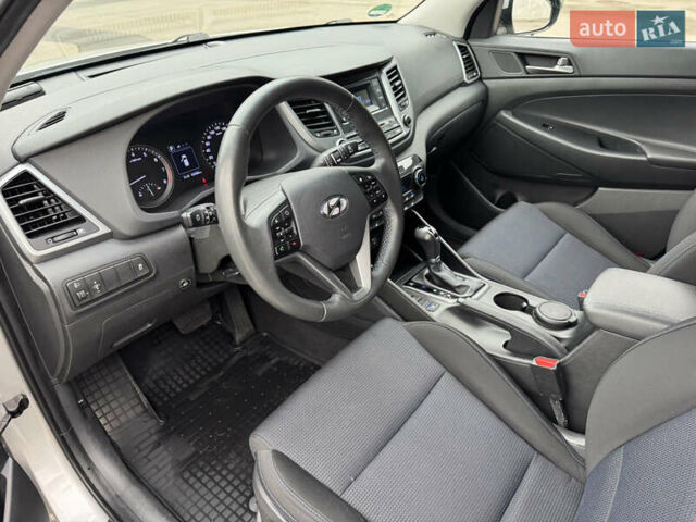 Серый Хендай Туксон, объемом двигателя 2 л и пробегом 122 тыс. км за 17500 $, фото 16 на Automoto.ua