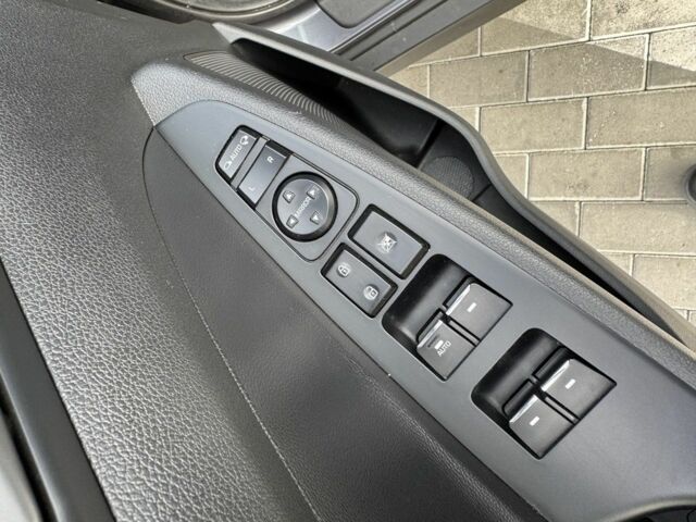 Серый Хендай Туксон, объемом двигателя 2 л и пробегом 65 тыс. км за 21000 $, фото 13 на Automoto.ua