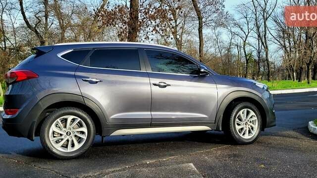Серый Хендай Туксон, объемом двигателя 2 л и пробегом 19 тыс. км за 25000 $, фото 4 на Automoto.ua