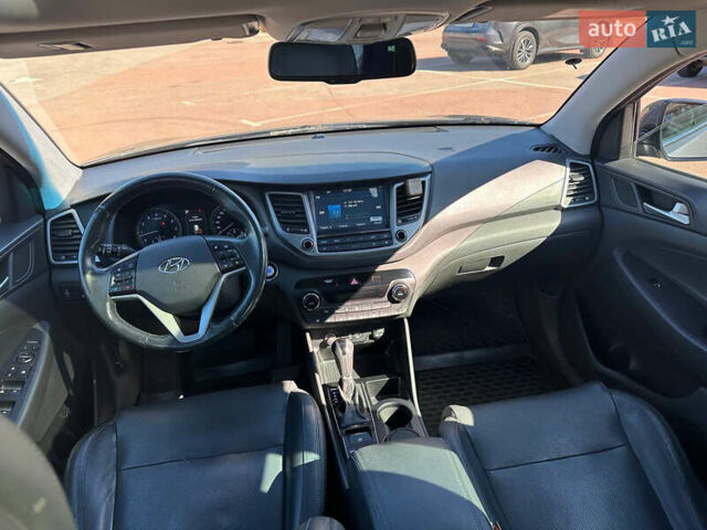 Хендай Туксон 2017 в Киеве на Automoto.ua Серый Хендай Туксон, объемом двигателя 2 л и пробегом 190 тыс. км за 16700 $, фото 29 на Automoto.ua