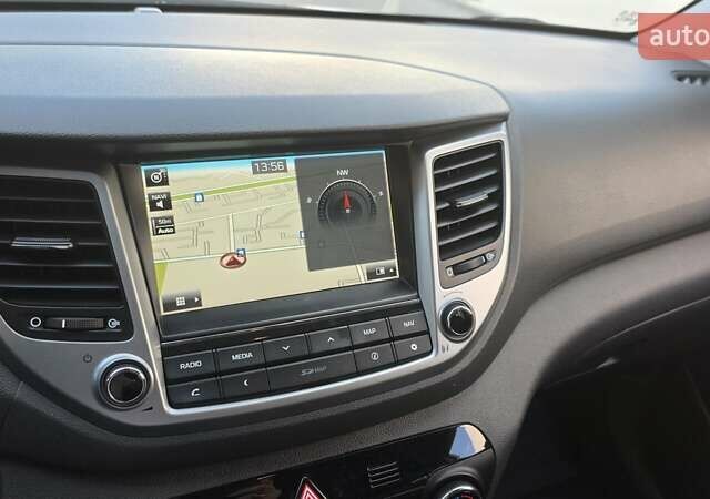 Серый Хендай Туксон, объемом двигателя 2 л и пробегом 137 тыс. км за 18900 $, фото 2 на Automoto.ua