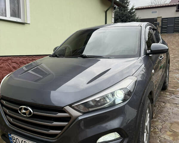 Сірий Хендай Туксон, об'ємом двигуна 2 л та пробігом 170 тис. км за 16900 $, фото 1 на Automoto.ua