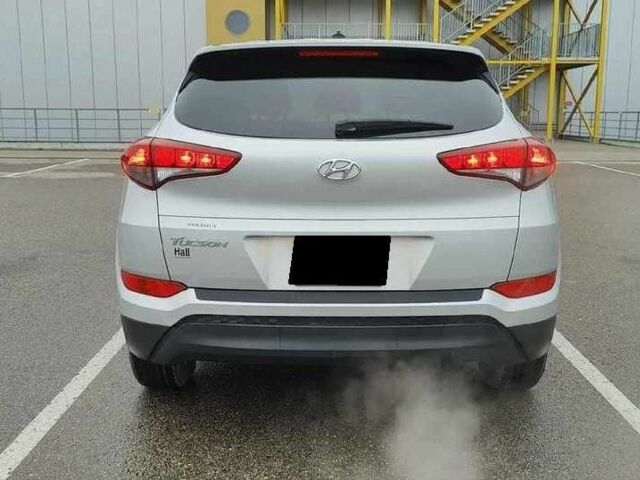 Серый Хендай Туксон, объемом двигателя 0 л и пробегом 75 тыс. км за 9400 $, фото 4 на Automoto.ua