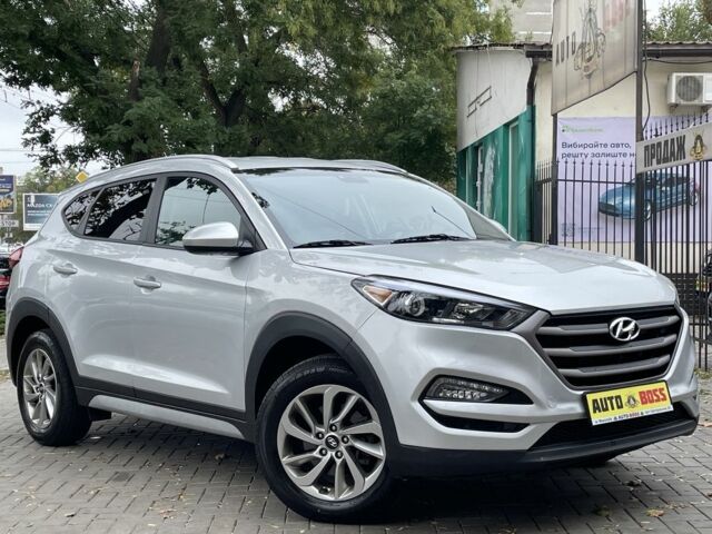 Сірий Хендай Туксон, об'ємом двигуна 2 л та пробігом 150 тис. км за 17999 $, фото 4 на Automoto.ua