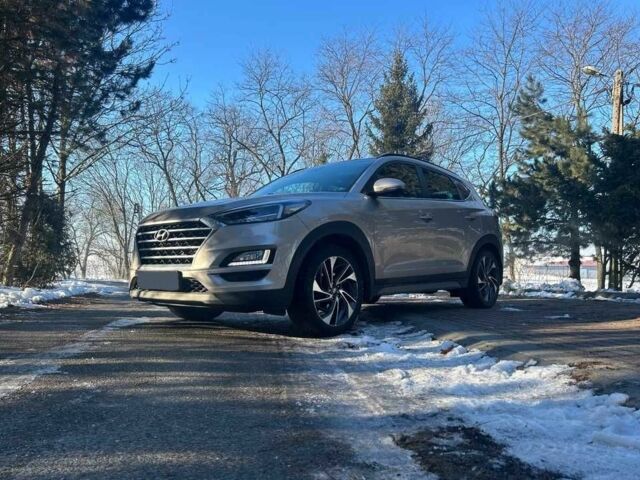 Серый Хендай Туксон, объемом двигателя 2 л и пробегом 96 тыс. км за 10000 $, фото 2 на Automoto.ua