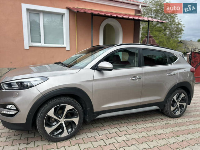 Серый Хендай Туксон, объемом двигателя 0 л и пробегом 219 тыс. км за 19499 $, фото 3 на Automoto.ua