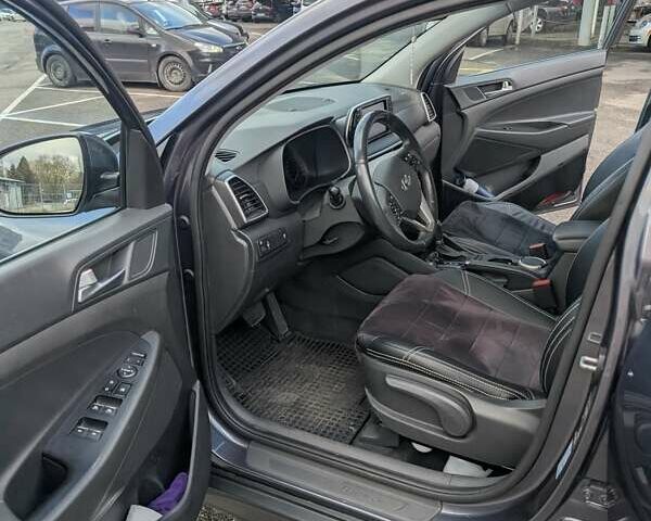 Сірий Хендай Туксон, об'ємом двигуна 2 л та пробігом 72 тис. км за 21600 $, фото 18 на Automoto.ua