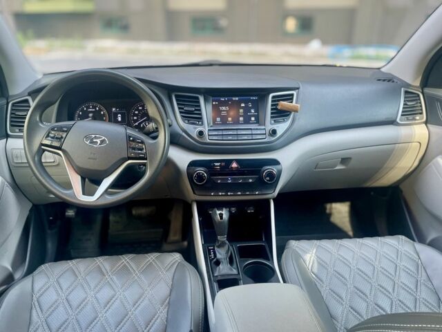 Хендай Туксон 2018 в Киеве на Automoto.ua Серый Хендай Туксон, объемом двигателя 2 л и пробегом 217 тыс. км за 14600 $, фото 9 на Automoto.ua