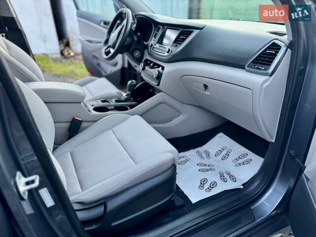 Сірий Хендай Туксон, об'ємом двигуна 2 л та пробігом 184 тис. км за 13950 $, фото 66 на Automoto.ua