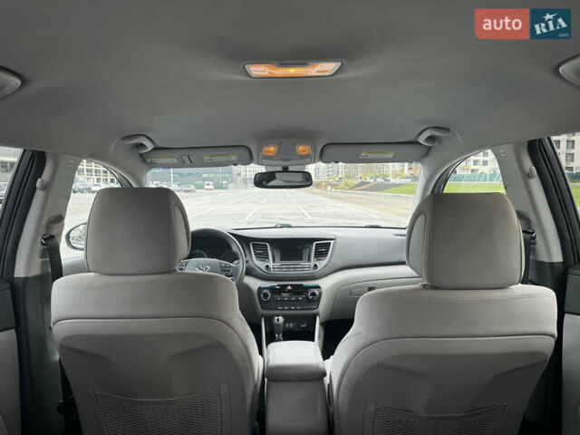 Сірий Хендай Туксон, об'ємом двигуна 2 л та пробігом 89 тис. км за 15400 $, фото 16 на Automoto.ua