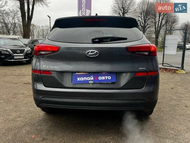 Серый Хендай Туксон, объемом двигателя 1.98 л и пробегом 139 тыс. км за 19500 $, фото 5 на Automoto.ua