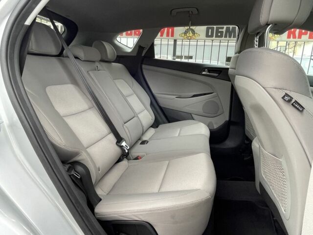 Сірий Хендай Туксон, об'ємом двигуна 2 л та пробігом 150 тис. км за 17999 $, фото 11 на Automoto.ua