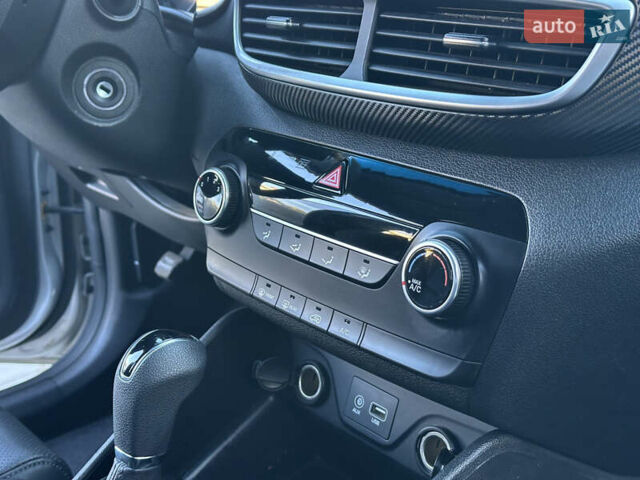 Сірий Хендай Туксон, об'ємом двигуна 1.6 л та пробігом 102 тис. км за 21500 $, фото 15 на Automoto.ua