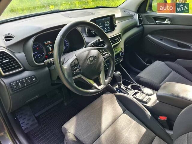 Серый Хендай Туксон, объемом двигателя 2 л и пробегом 163 тыс. км за 20700 $, фото 12 на Automoto.ua