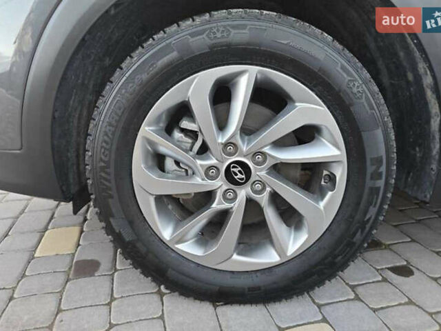 Серый Хендай Туксон, объемом двигателя 2 л и пробегом 68 тыс. км за 15500 $, фото 26 на Automoto.ua