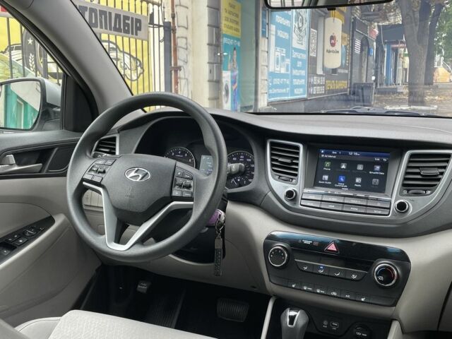 Сірий Хендай Туксон, об'ємом двигуна 2 л та пробігом 150 тис. км за 17999 $, фото 15 на Automoto.ua