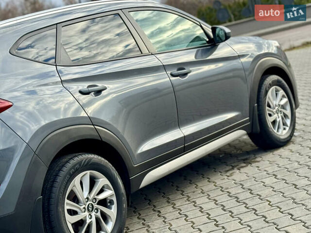 Серый Хендай Туксон, объемом двигателя 2 л и пробегом 183 тыс. км за 13750 $, фото 31 на Automoto.ua