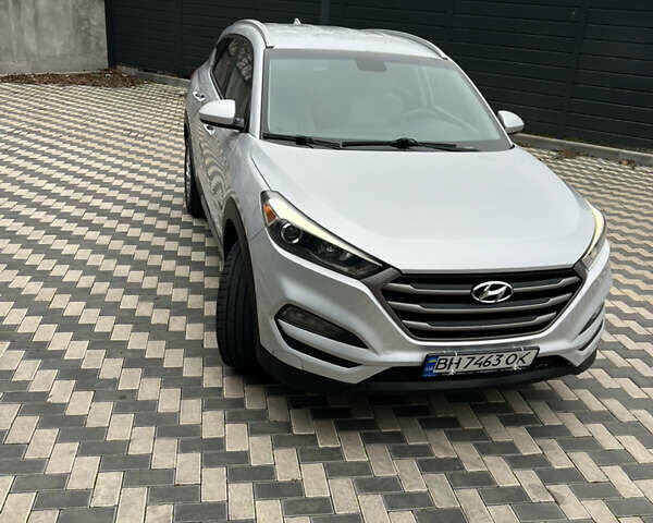 Серый Хендай Туксон, объемом двигателя 2 л и пробегом 123 тыс. км за 14999 $, фото 2 на Automoto.ua