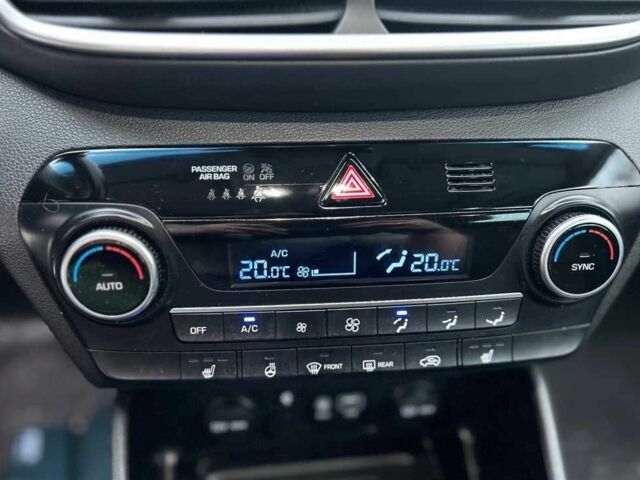 Серый Хендай Туксон, объемом двигателя 2 л и пробегом 96 тыс. км за 10000 $, фото 15 на Automoto.ua