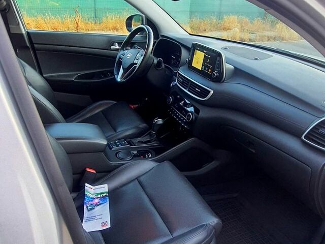 Сірий Хендай Туксон, об'ємом двигуна 2 л та пробігом 28 тис. км за 24500 $, фото 4 на Automoto.ua