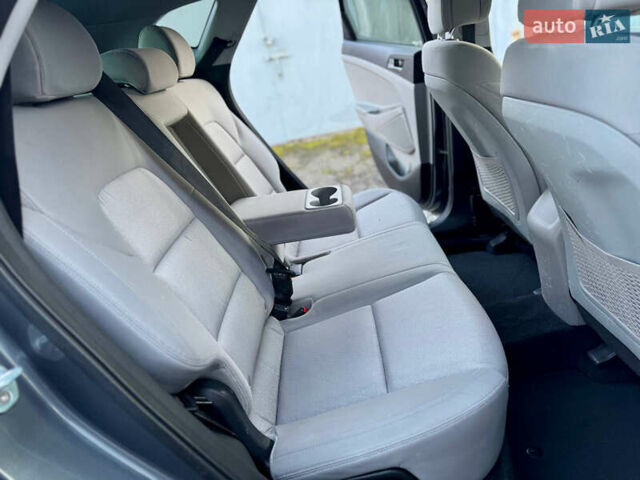 Сірий Хендай Туксон, об'ємом двигуна 2 л та пробігом 184 тис. км за 13950 $, фото 71 на Automoto.ua