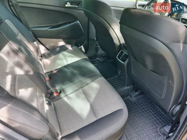 Серый Хендай Туксон, объемом двигателя 2 л и пробегом 163 тыс. км за 20700 $, фото 15 на Automoto.ua