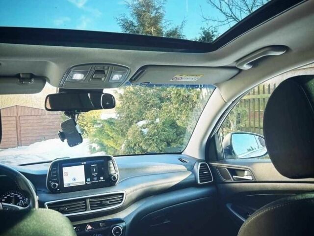 Серый Хендай Туксон, объемом двигателя 2 л и пробегом 96 тыс. км за 10000 $, фото 9 на Automoto.ua