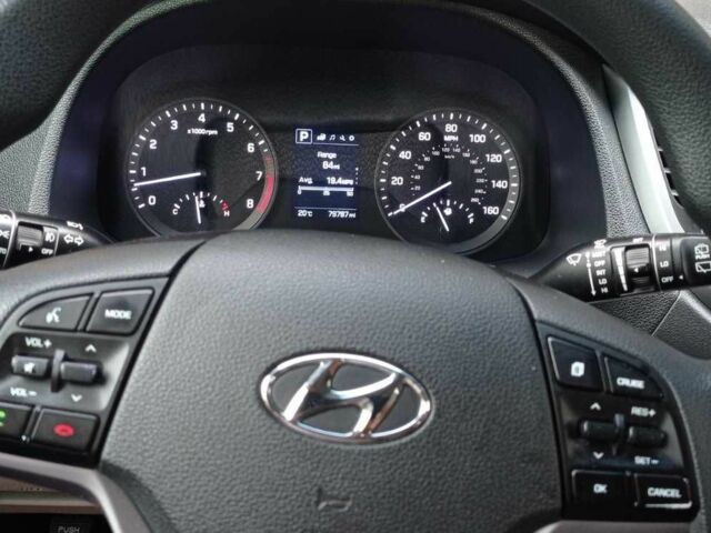 Сірий Хендай Туксон, об'ємом двигуна 2 л та пробігом 128 тис. км за 16800 $, фото 4 на Automoto.ua