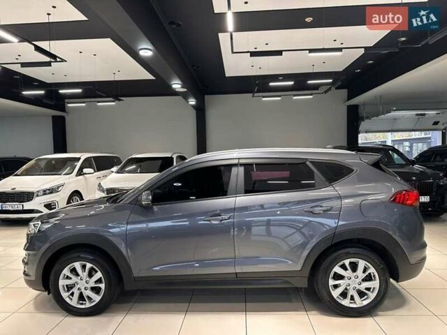 Серый Хендай Туксон, объемом двигателя 2 л и пробегом 69 тыс. км за 20900 $, фото 4 на Automoto.ua