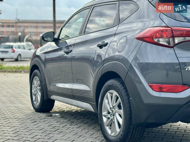 Серый Хендай Туксон, объемом двигателя 2 л и пробегом 183 тыс. км за 13750 $, фото 27 на Automoto.ua